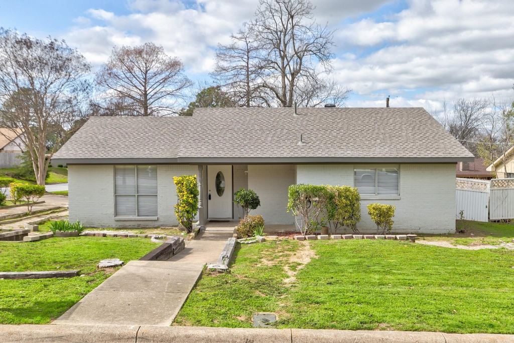 2422 Jewell Drive, Arlington, TX 76016 — photo 1