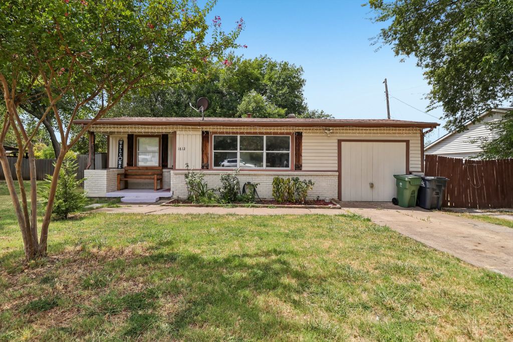 1812 Melissa Street, Arlington, TX 76010 — photo 1