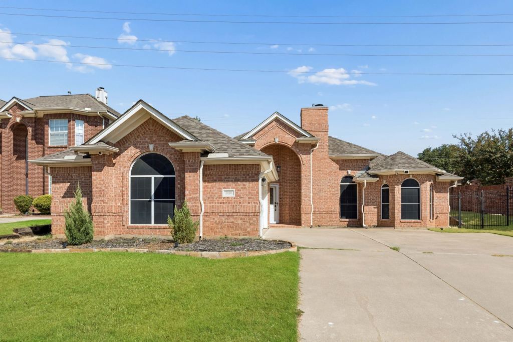 3115 Sandcastle Trail, Arlington, TX 76012 — photo 1
