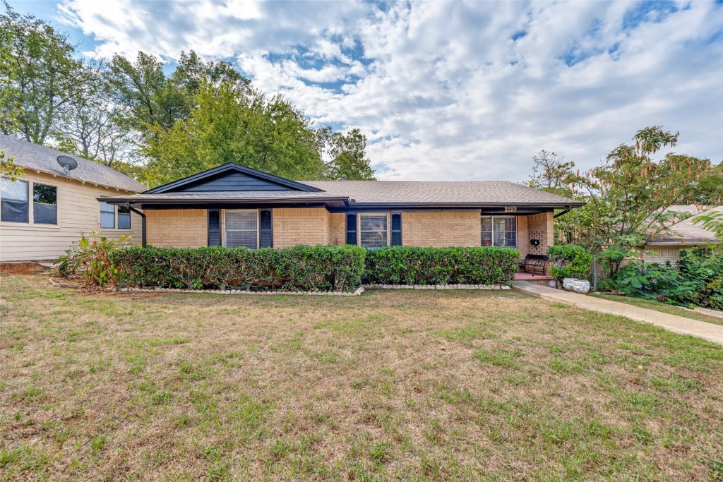 1214 W Morgan Street, Denison, TX 75020 — photo 1