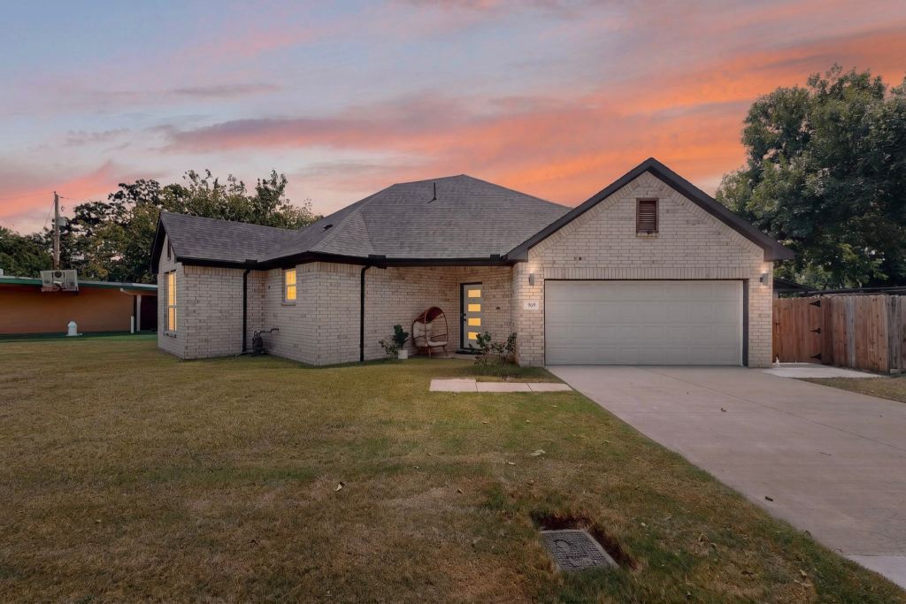 909 Marcellus Court, Arlington, TX 76011 — photo 1
