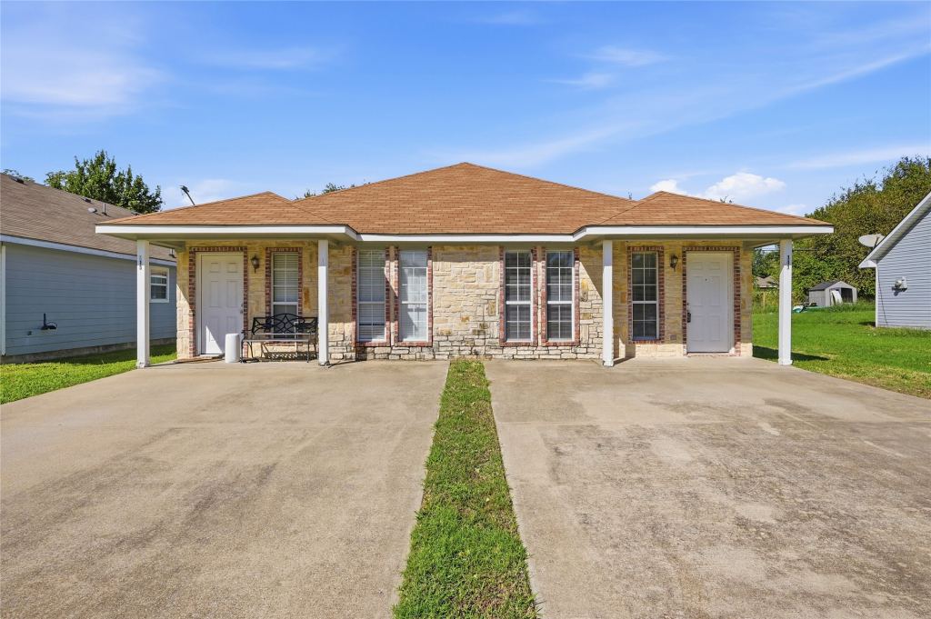113 W Wilson Avenue, Sherman, TX 75090 — photo 1
