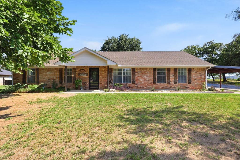 1115 E 6th Street, Springtown, TX 76082 — photo 1