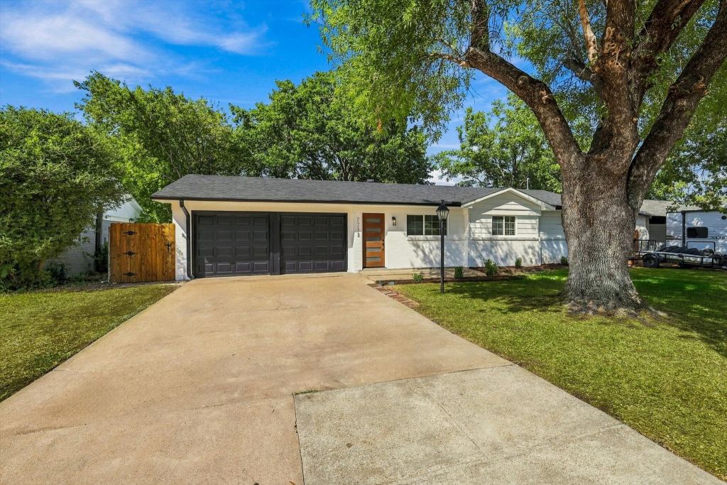 7713 Noreast Drive, North Richland Hills, TX 76180 — photo 1