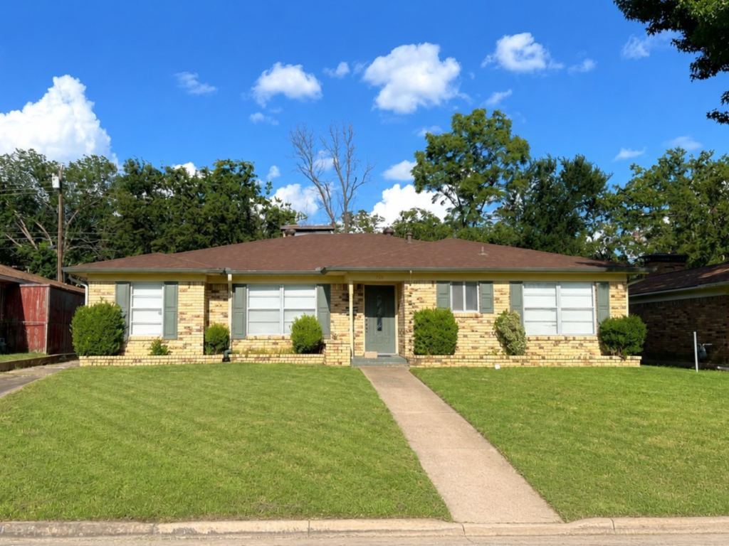 120 S Wood Avenue, Denison, TX 75020 — photo 1