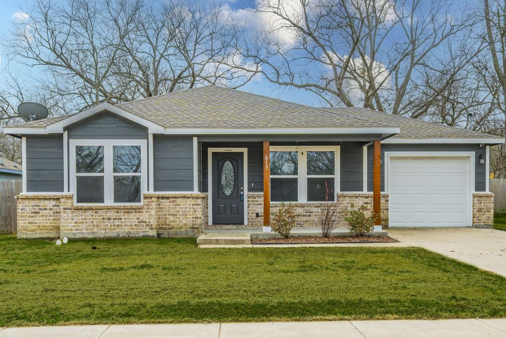 813 Jones Street, Greenville, TX 75401 — photo 1