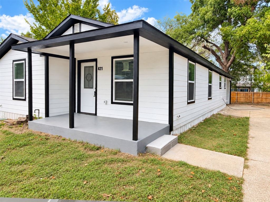 421 Ross Street E, Sulphur Springs, TX 75482 — photo 1