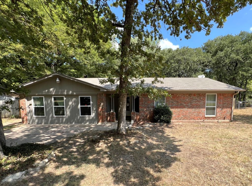 213 Glenhaven Drive, Azle, TX 76020 — photo 1