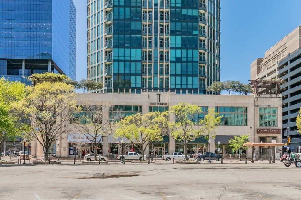 500 Throckmorton Street 2505