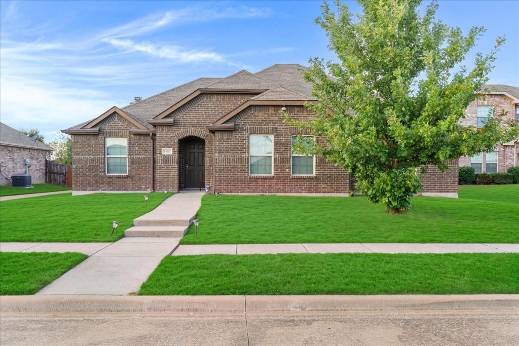 1985 Harbor Court, Lancaster, TX 75146 — photo 1