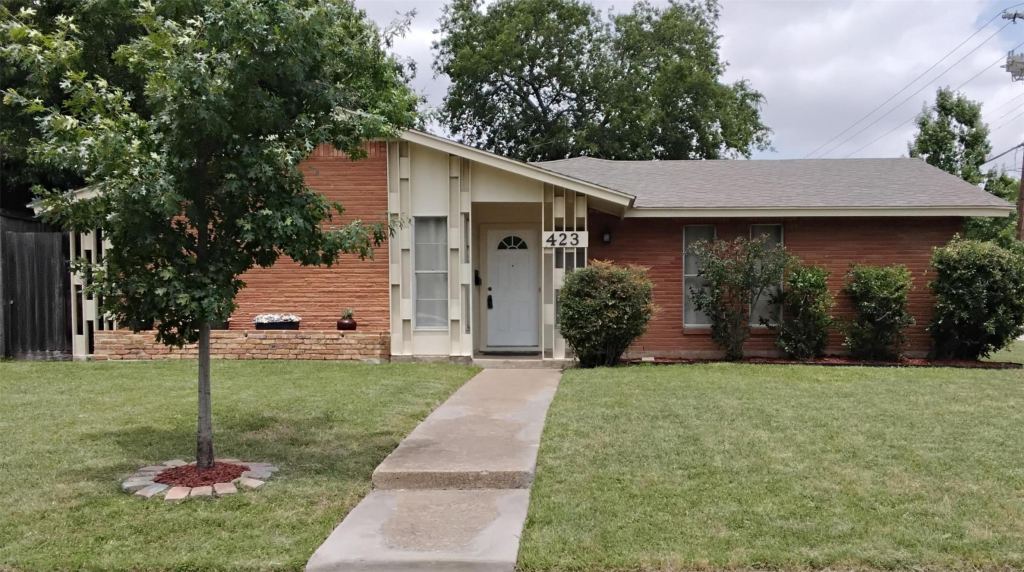 423 Columbia Circle, Irving, TX 75062 — photo 1
