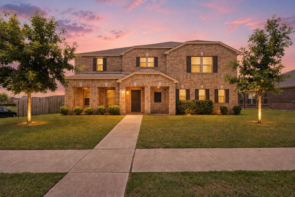 728 Snapdragon Lane, DeSoto, TX 75115 — photo 1