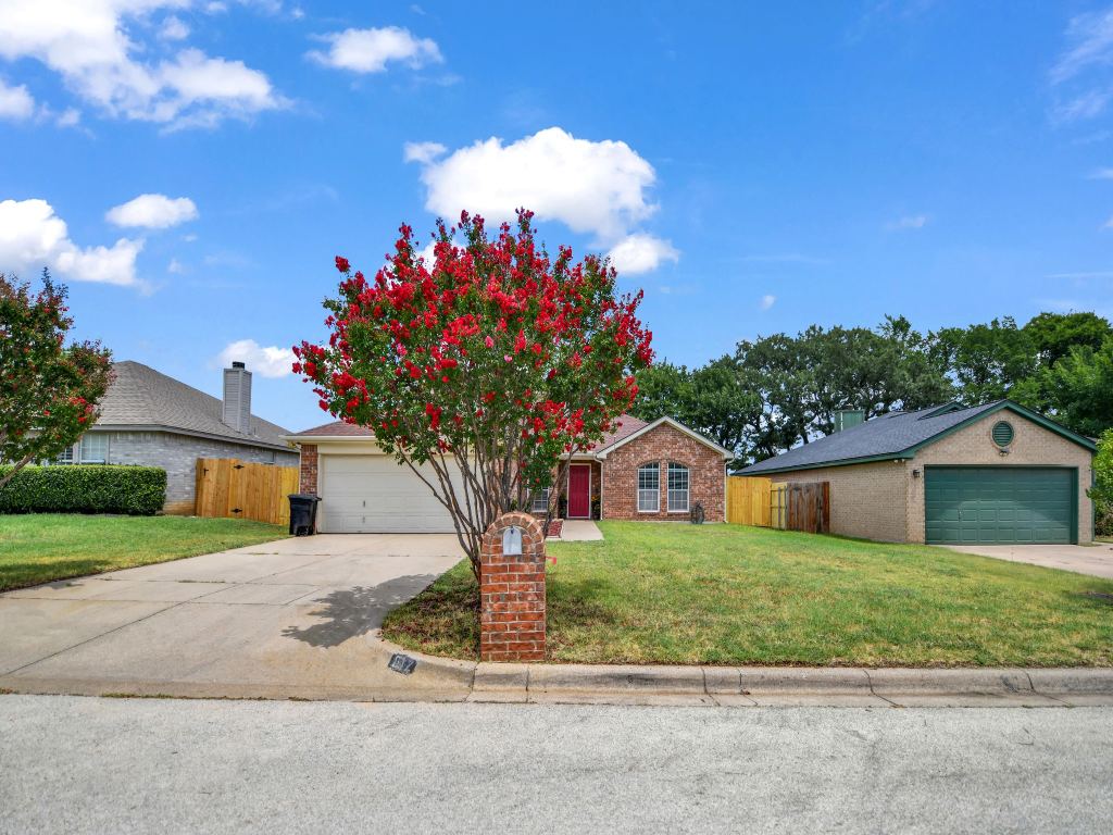 617 Oak View Court, Azle, TX 76020 — photo 1