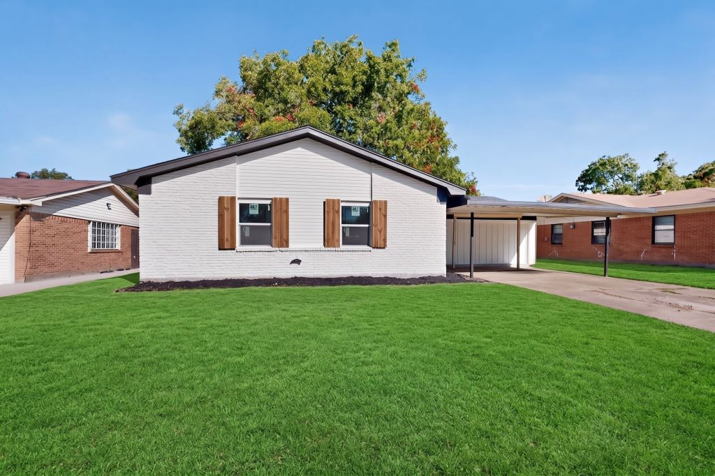 3241 Santiago Drive, Mesquite, TX 75150 — photo 1