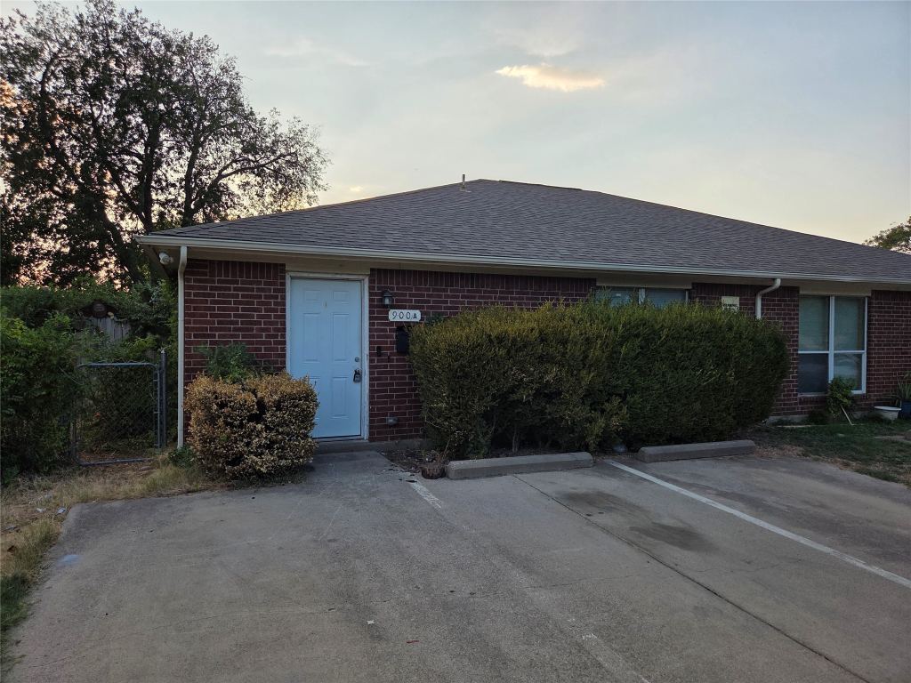 900 Naomi Lane A, Arlington, TX 76011 — photo 1