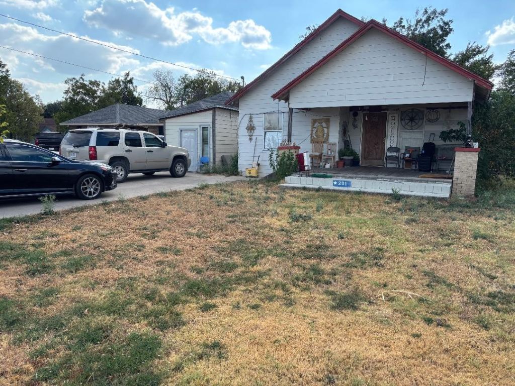 201 5th Street, Grand Prairie, TX 75051 — photo 1