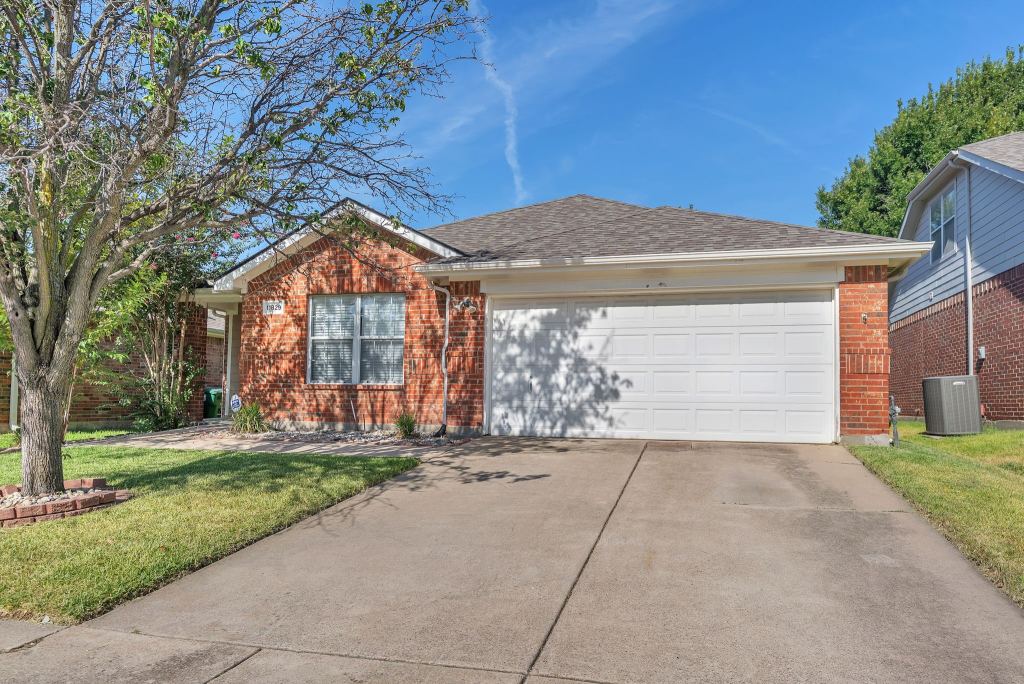 11829 Gold Creek Drive E, Fort Worth, TX 76244 — photo 1