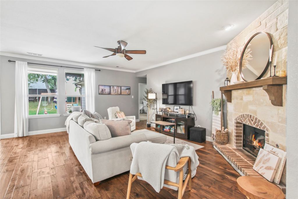 913 Freesia Drive, Little Elm, TX 75068 — photo 1