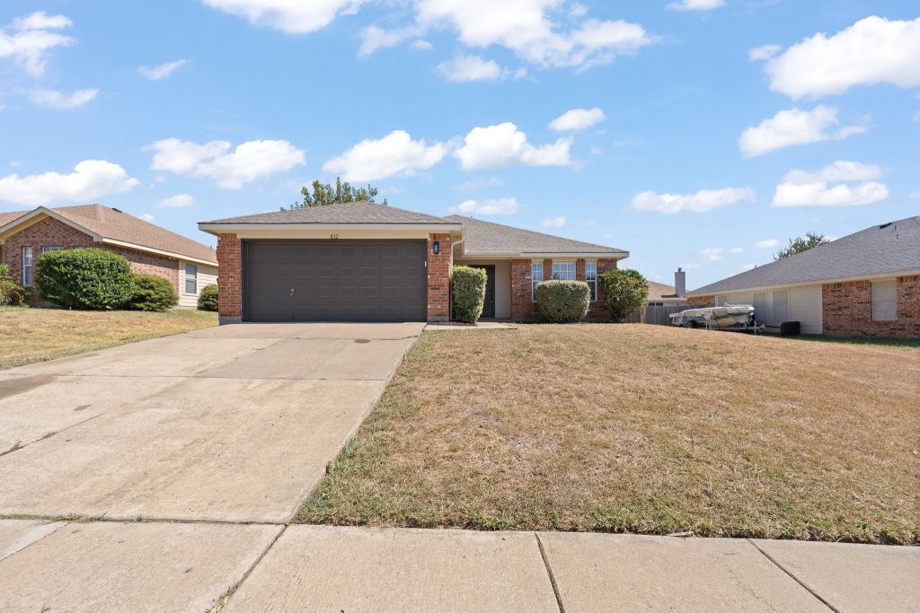 832 Beaver Creek Drive, Burleson, TX 76028 — photo 1