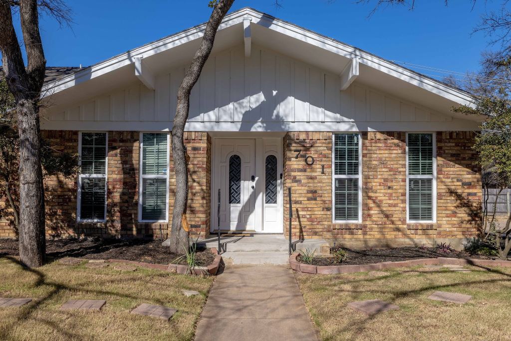701 Kentwood Circle, Bedford, TX 76021 — photo 1