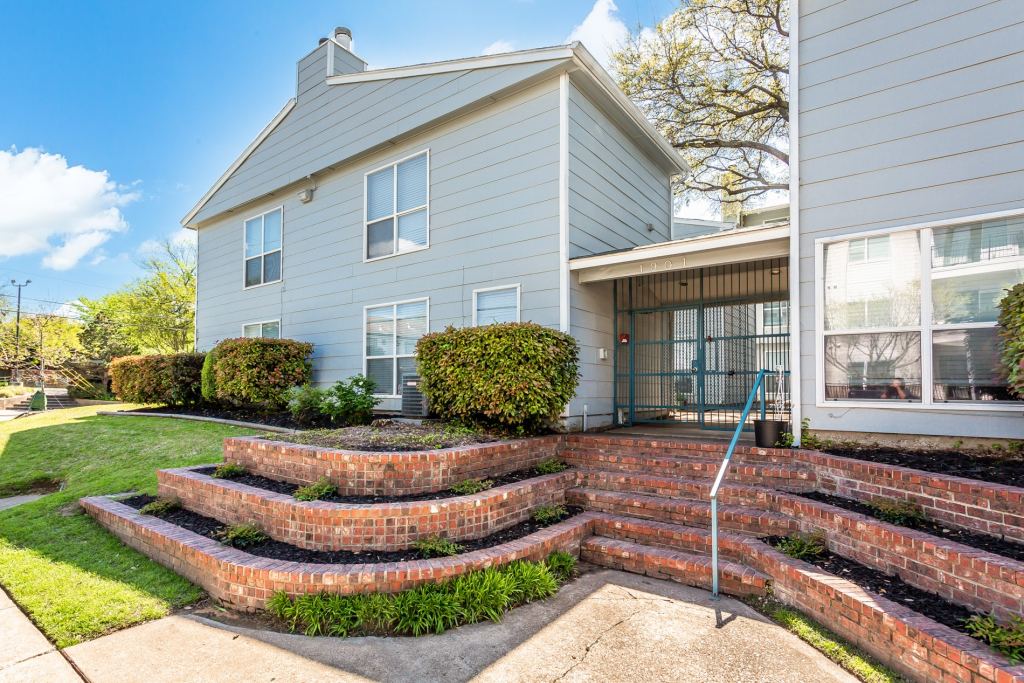 1901 N Fitzhugh Avenue 2, Dallas, TX 75204 — photo 1