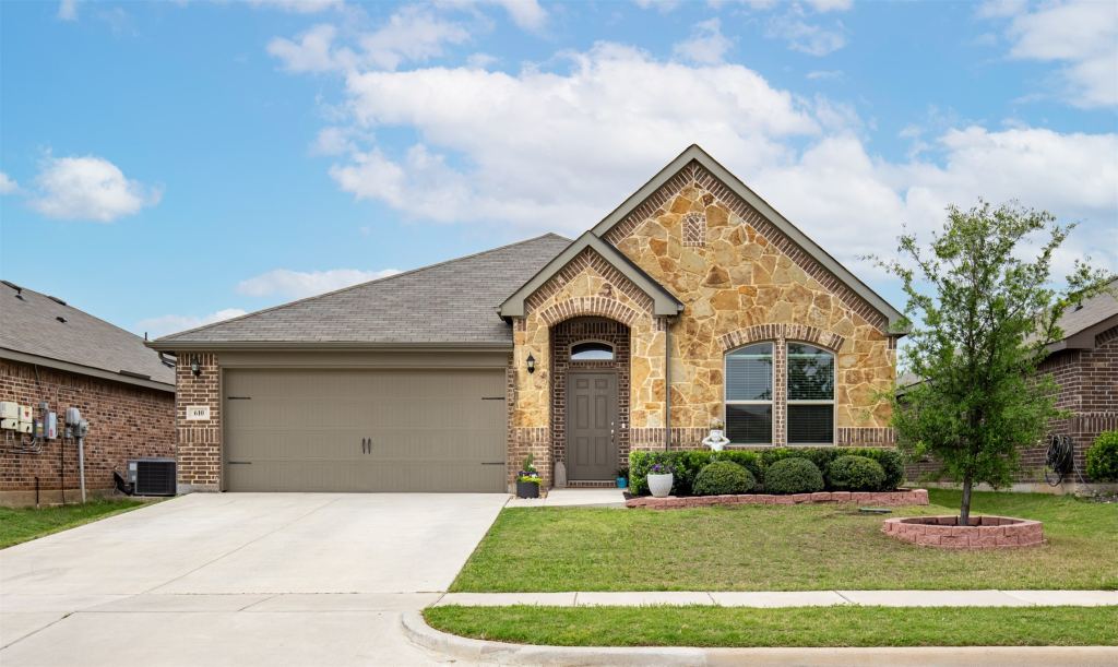 610 Autumn Avenue, Justin, TX 76247 — photo 1