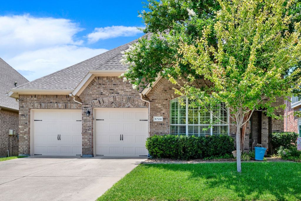 5724 New Castle Drive, Richardson, TX 75082 — photo 1