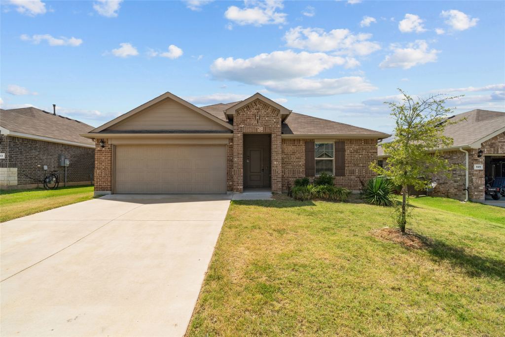 549 Bronze Circle E, Springtown, TX 76082 — photo 1