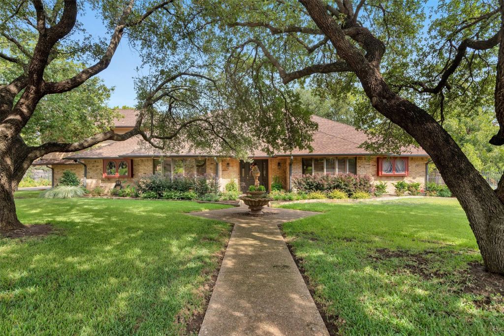 7605 Willowood Court, Fort Worth, TX 76112 — photo 1