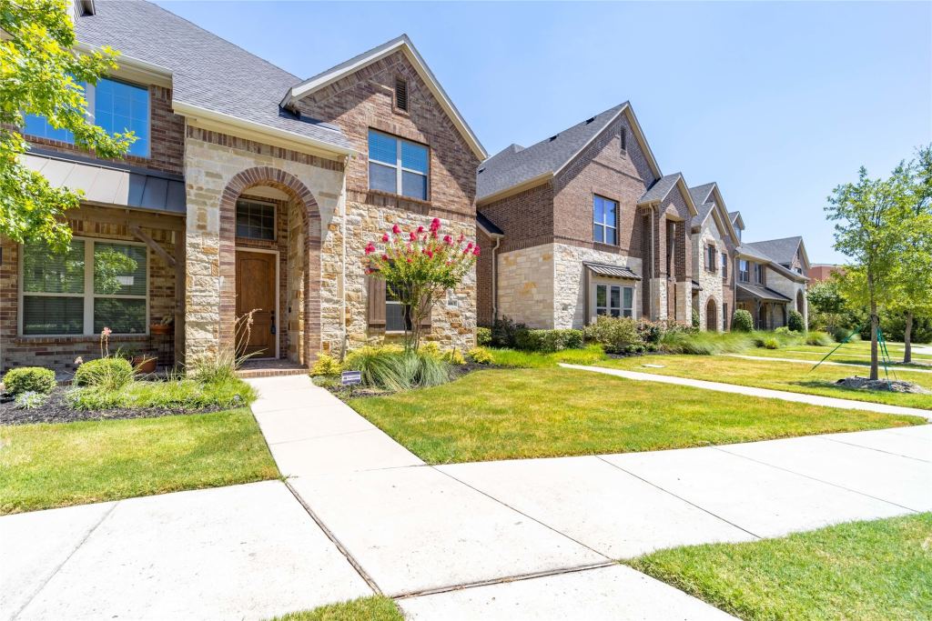 4666 Rhett Lane E, Carrollton, TX 75010 — photo 1