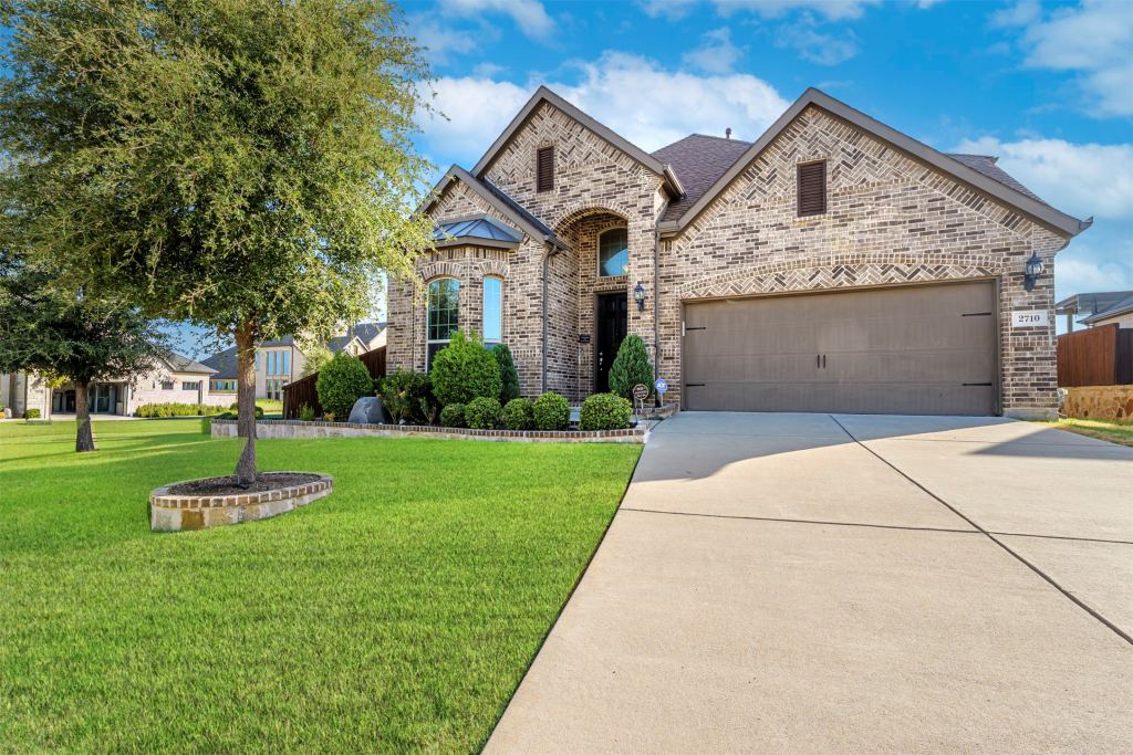 2710 Avondale Drive, Mansfield, TX 76063 — photo 1