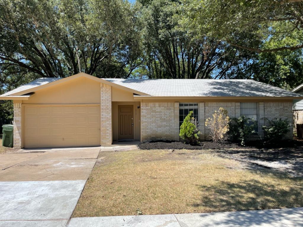 1517 VANDERBILT Drive, Arlington, TX 76014 — photo 1