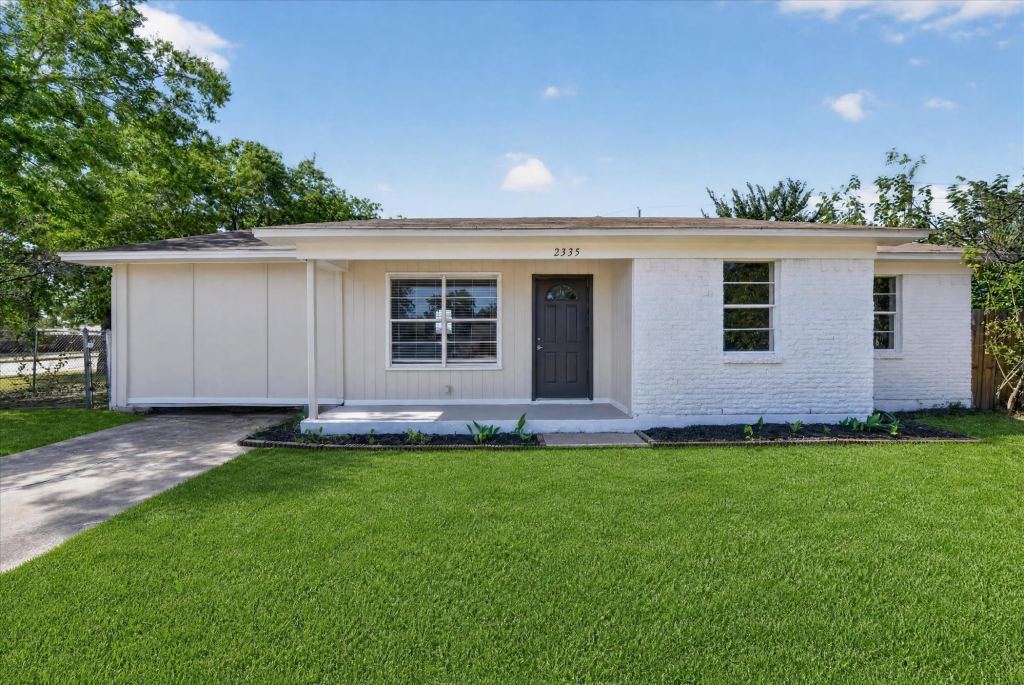 2335 Loyce Drive, Mesquite, TX 75149 — photo 1