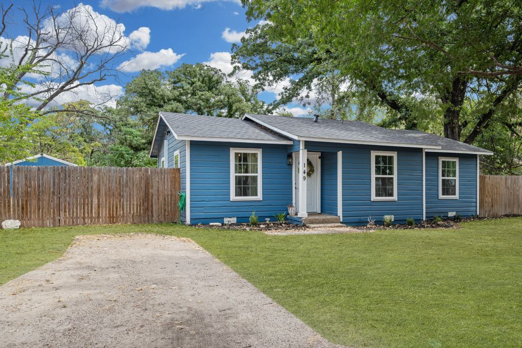 149 Gordon Drive, Azle, TX 76020 — photo 1