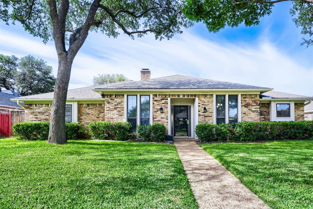 1202 E Berkeley Drive, Richardson, TX 75081 — photo 1