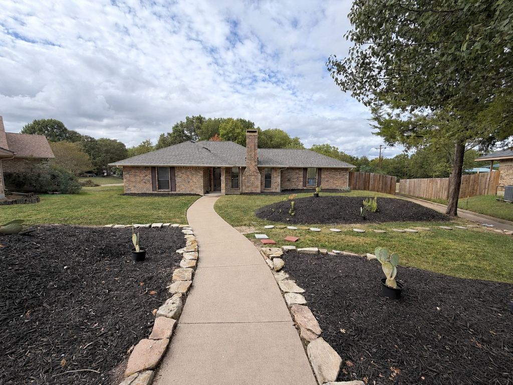 219 N Beltwoods Drive, DeSoto, TX 75115 — photo 1