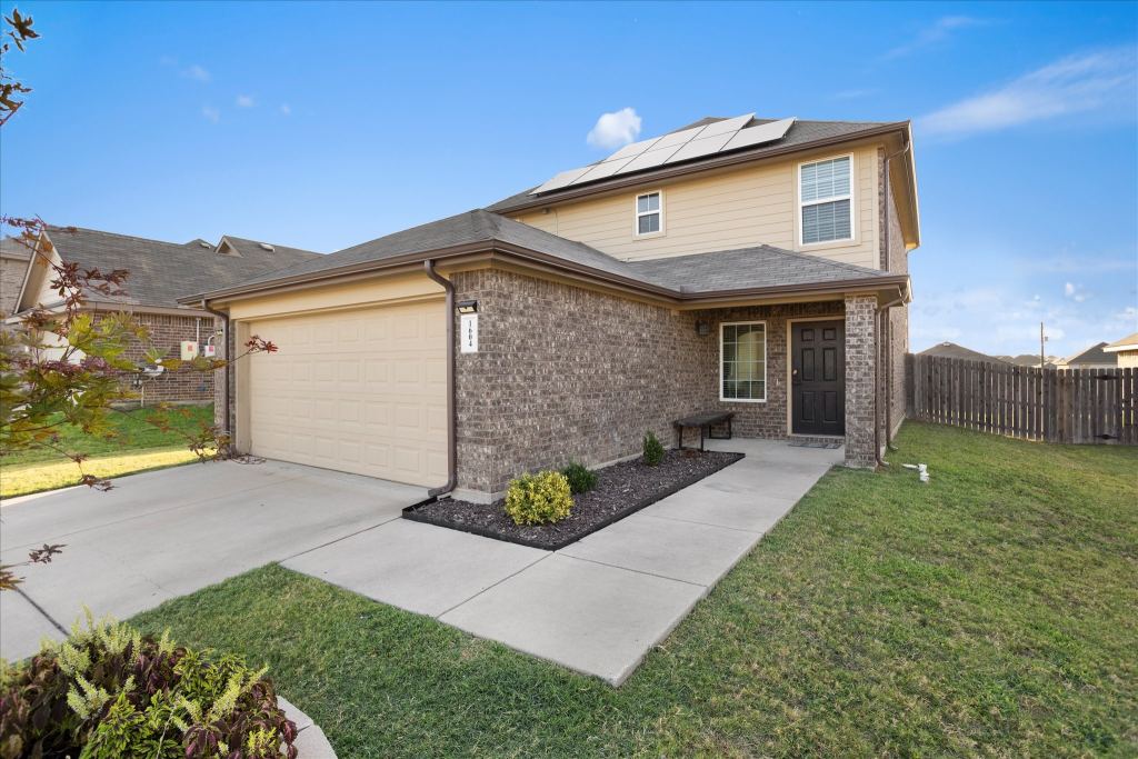 1604 Blue Jay Drive, Ennis, TX 75119 — photo 1