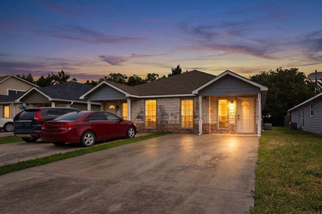 117 W Wilson Avenue 117, Sherman, TX 75090 — photo 1