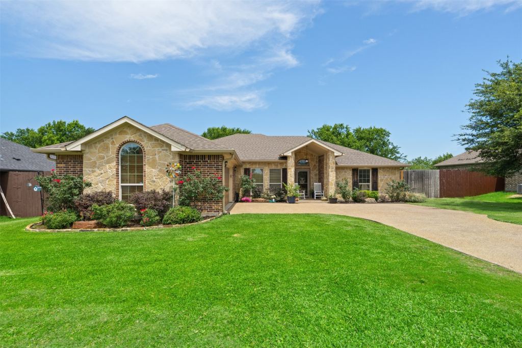 916 Winged Foot, Corsicana, TX 75110 — photo 1