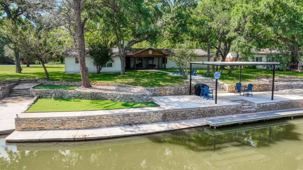 311 Casas Del Sur Street, Granbury, TX 76049 — photo 1