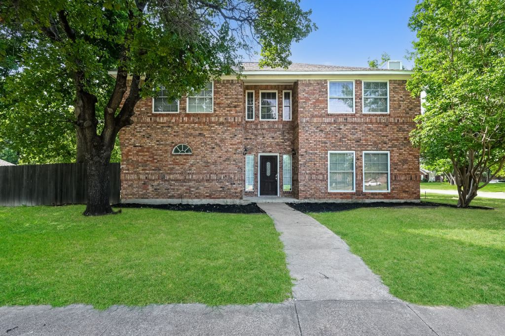 2057 Spinnaker Lane, Azle, TX 76020 — photo 1