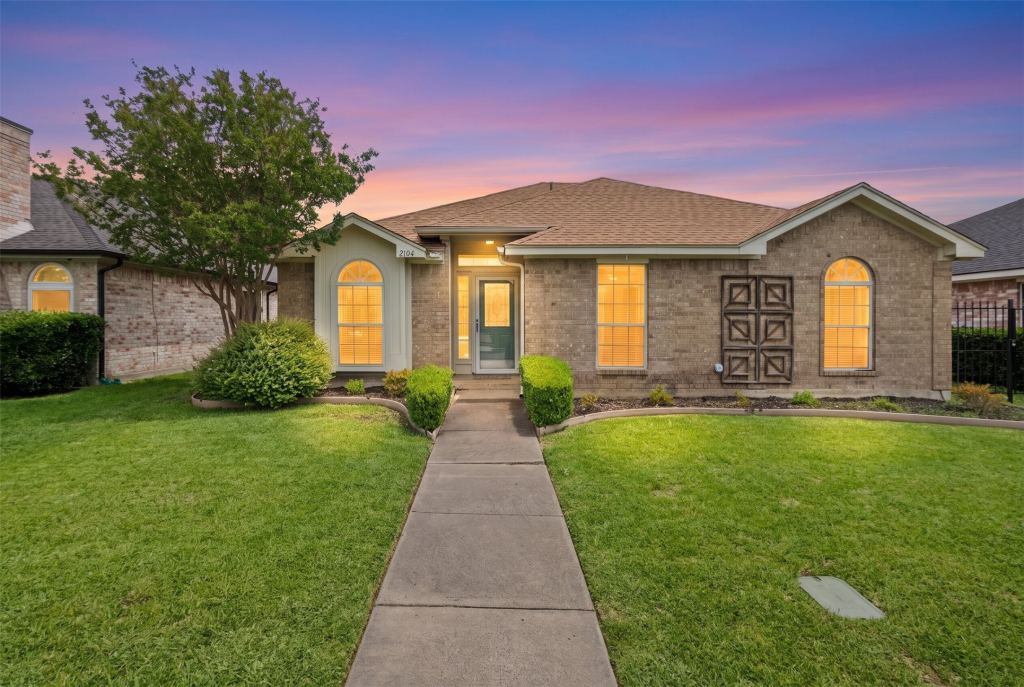 2124 Emerald Oaks, Mesquite, TX 75181 — photo 1