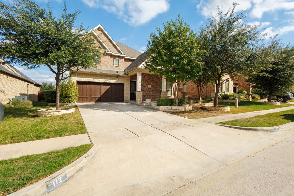 112 Spear Court, Irving, TX 75063 — photo 1