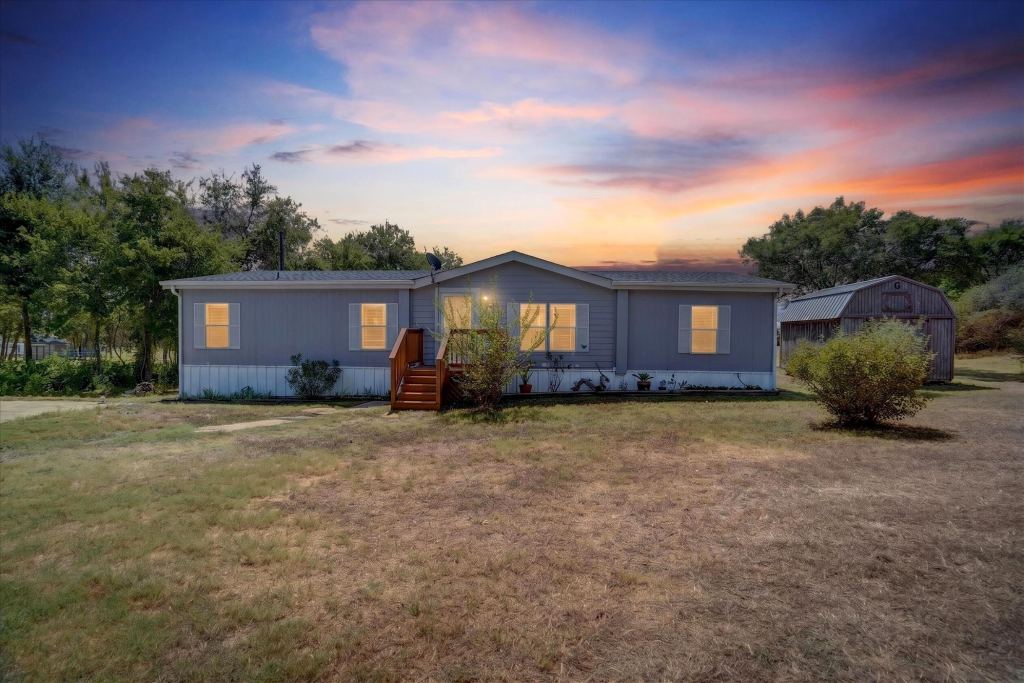824 Quail Run, Cleburne, TX 76031 — photo 1