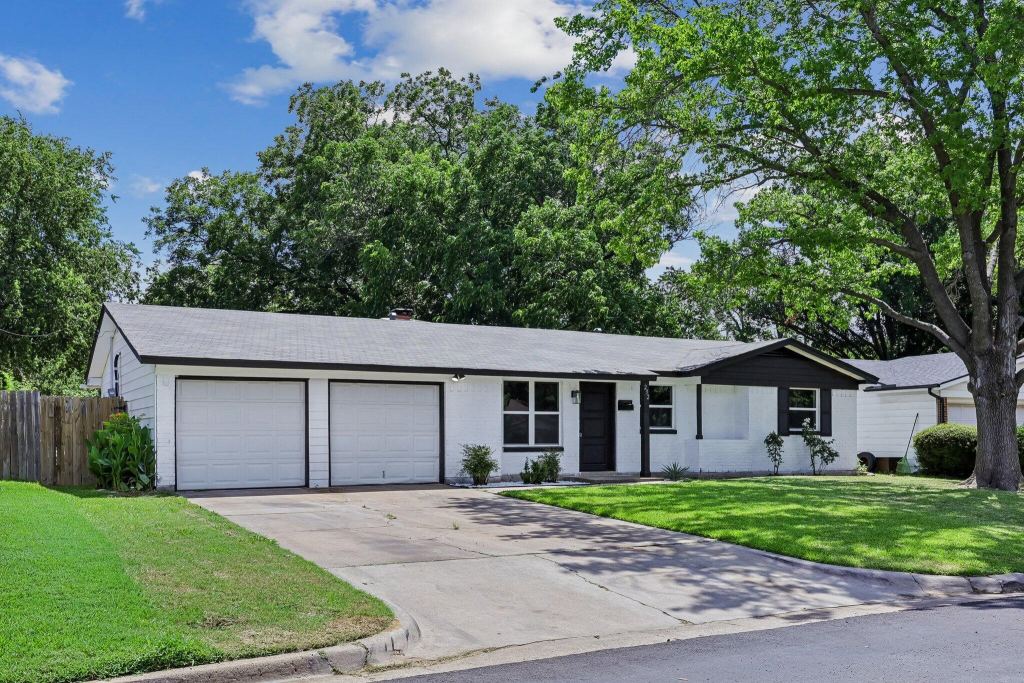 232 NW Jayellen Avenue, Burleson, TX 76028 — photo 1