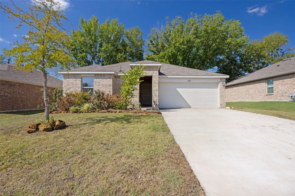 2210 Alamo Road, Sherman, TX 75090 — photo 1
