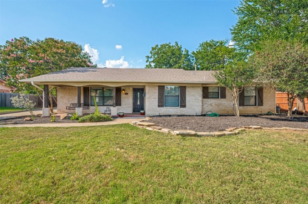 221 Linda Lane, Irving, TX 75062 — photo 1