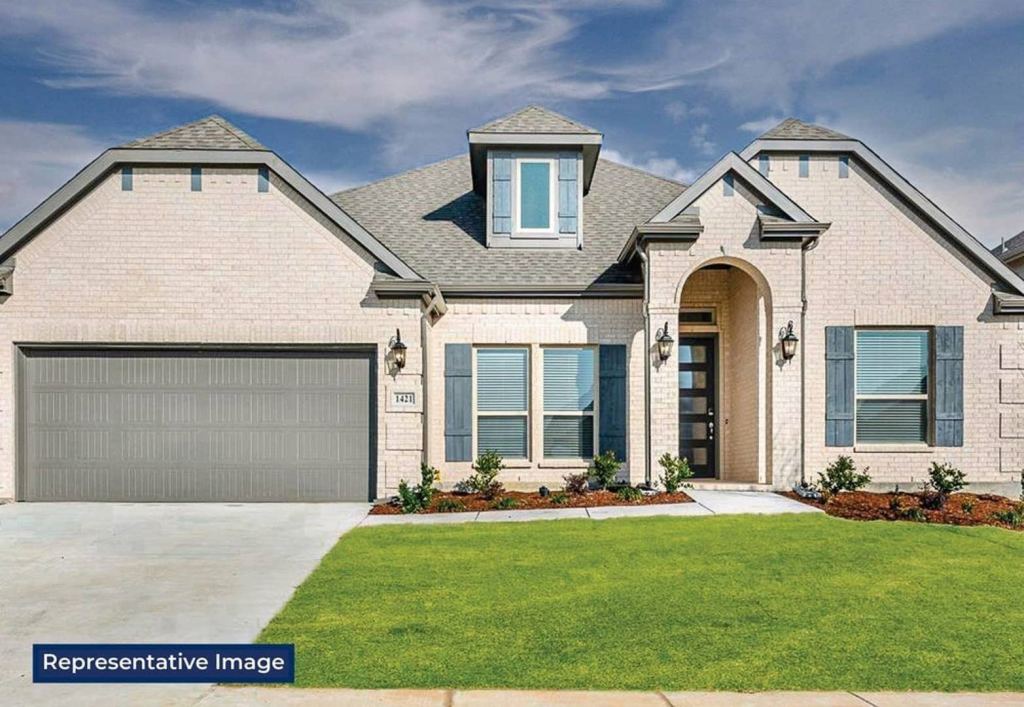 501 Loggia Way