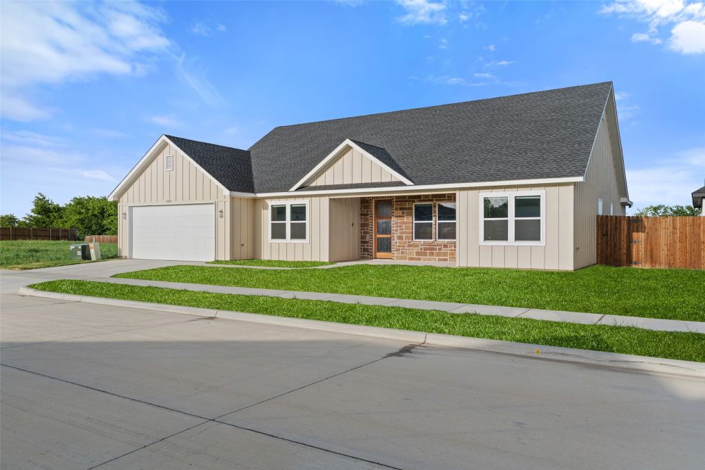 548 Highview Court, Godley, TX 76044 — photo 1