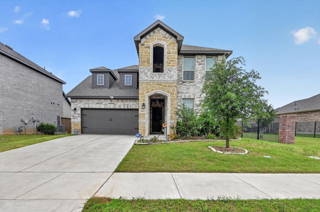 2814 Grand Lookout Lane, Arlington, TX 76001 — photo 1